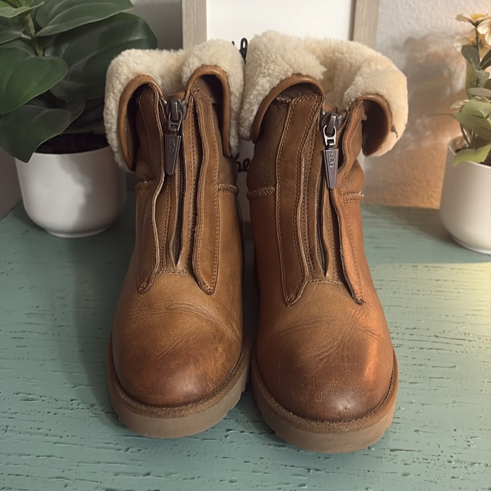 UGG Cream Shearling Boots SZ 5.5 Wos box 155 - Picture 2 of 7